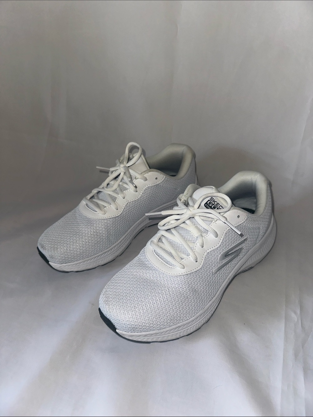 Skechers GO RUN Consistent 2.0 Women’s Running Shoes White 9.5 Athletic Sneakers